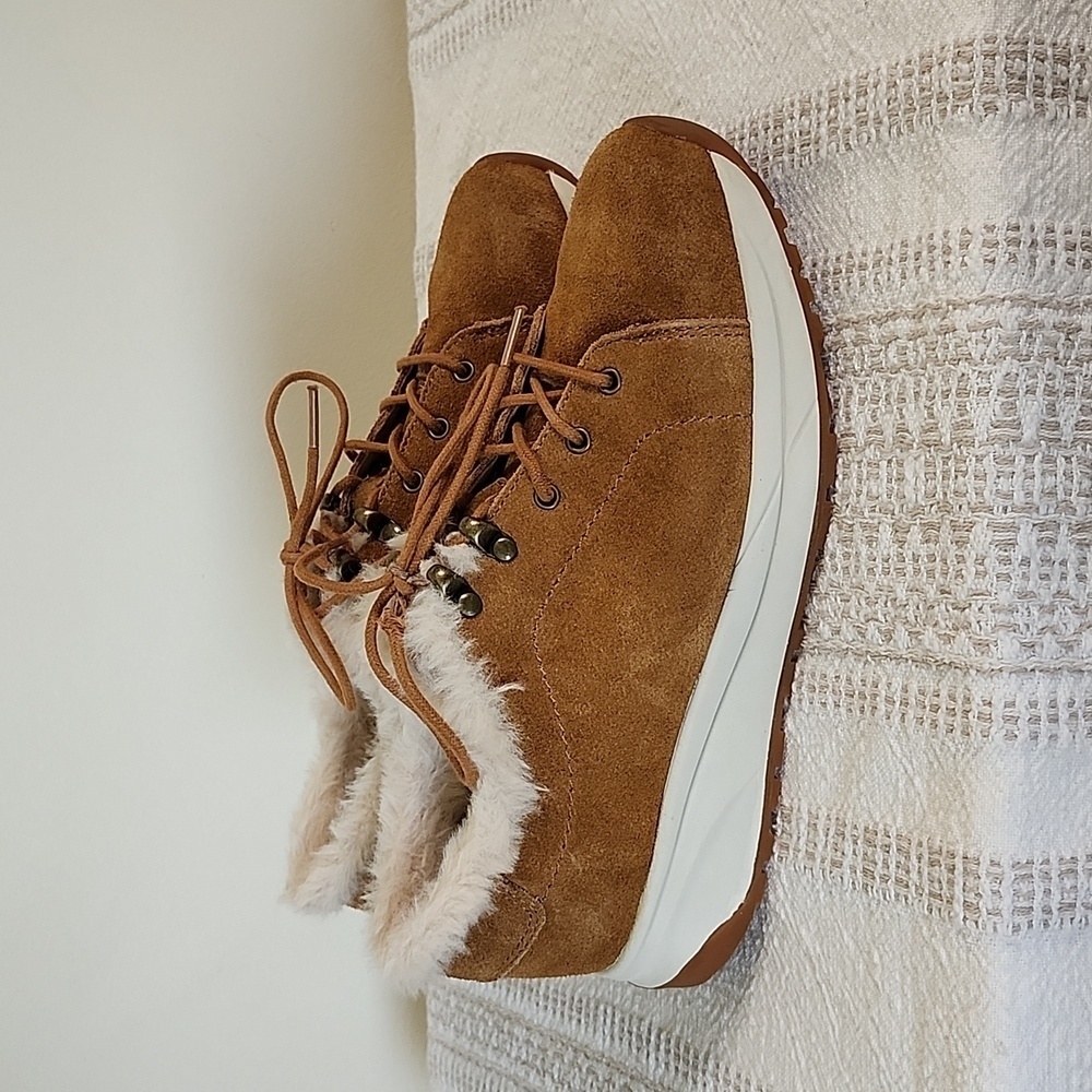 Lands End sneaker fur lined ankle, genuine Suede leather,neutral Brown, Size 8.5